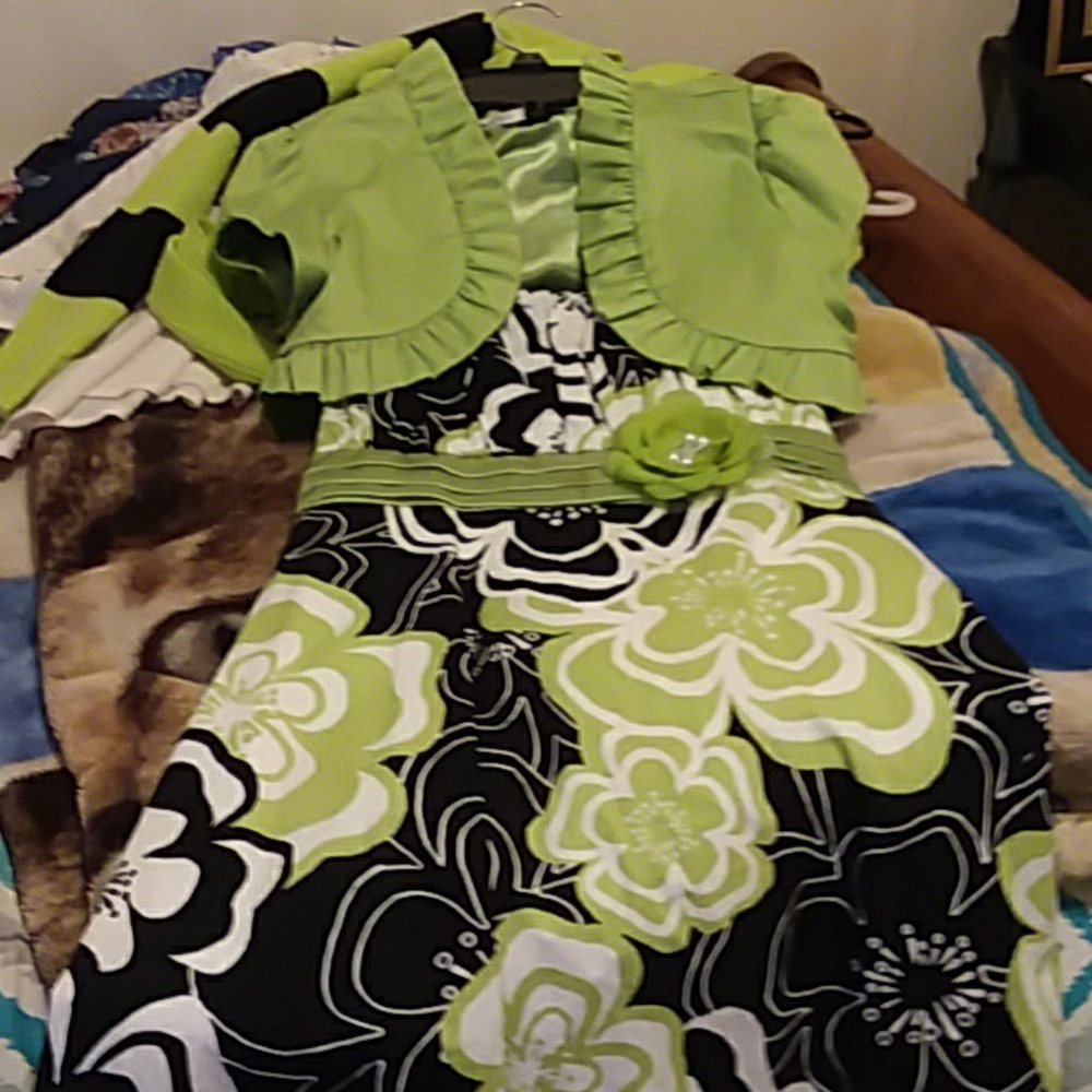 Green dress. Never worn. Price:15.